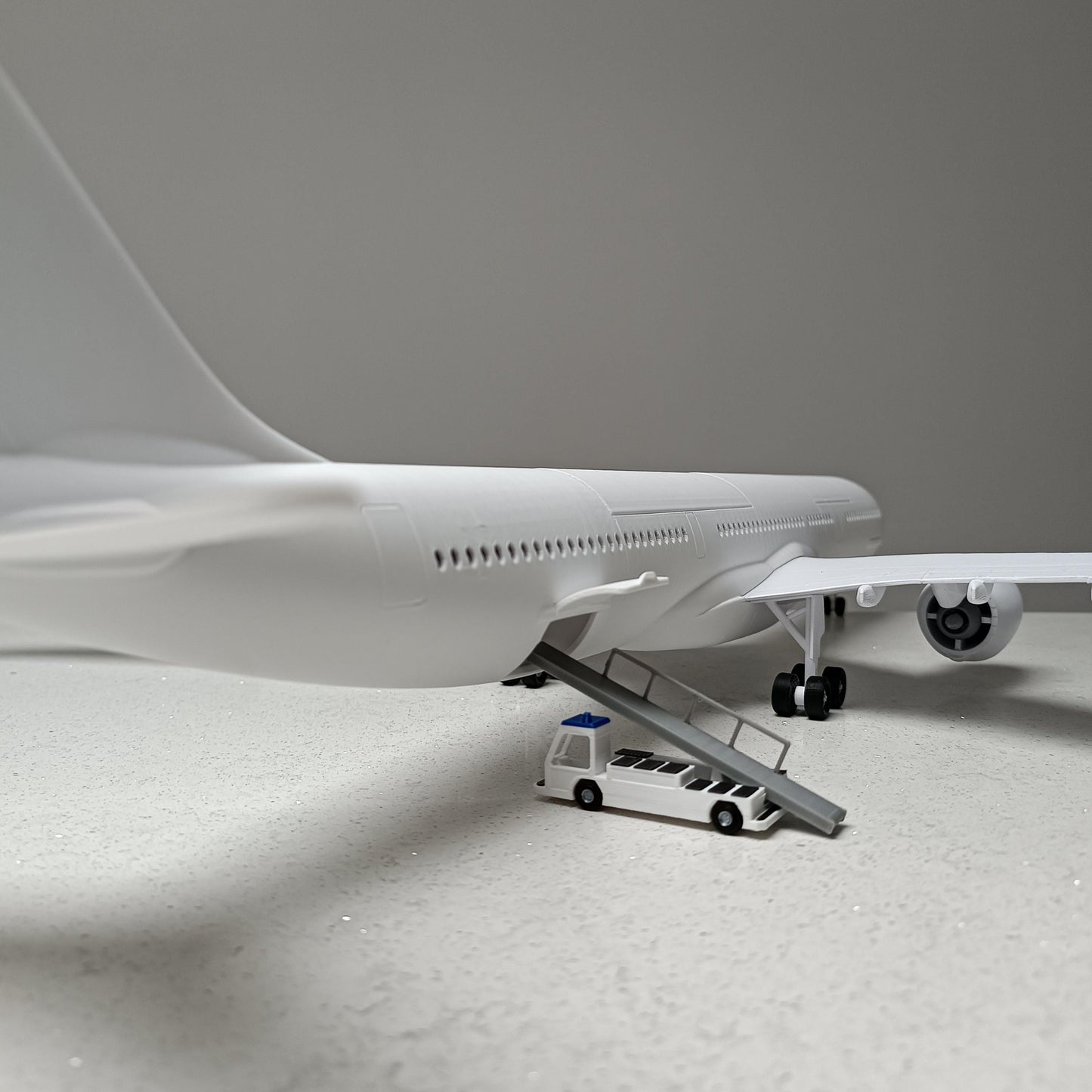 3D Printed Wide-Body Jet Model (A330-Style) – Aviation Display Gift for Pilots & Collectors
