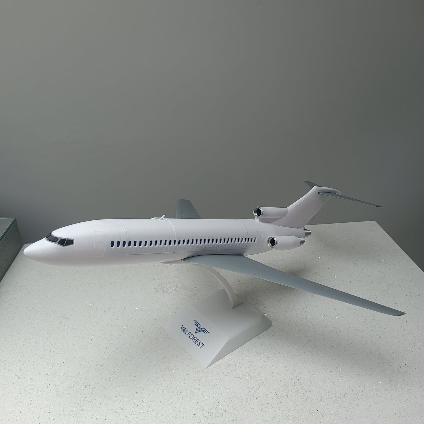 727-100 style aircraft model (1/80 scale)