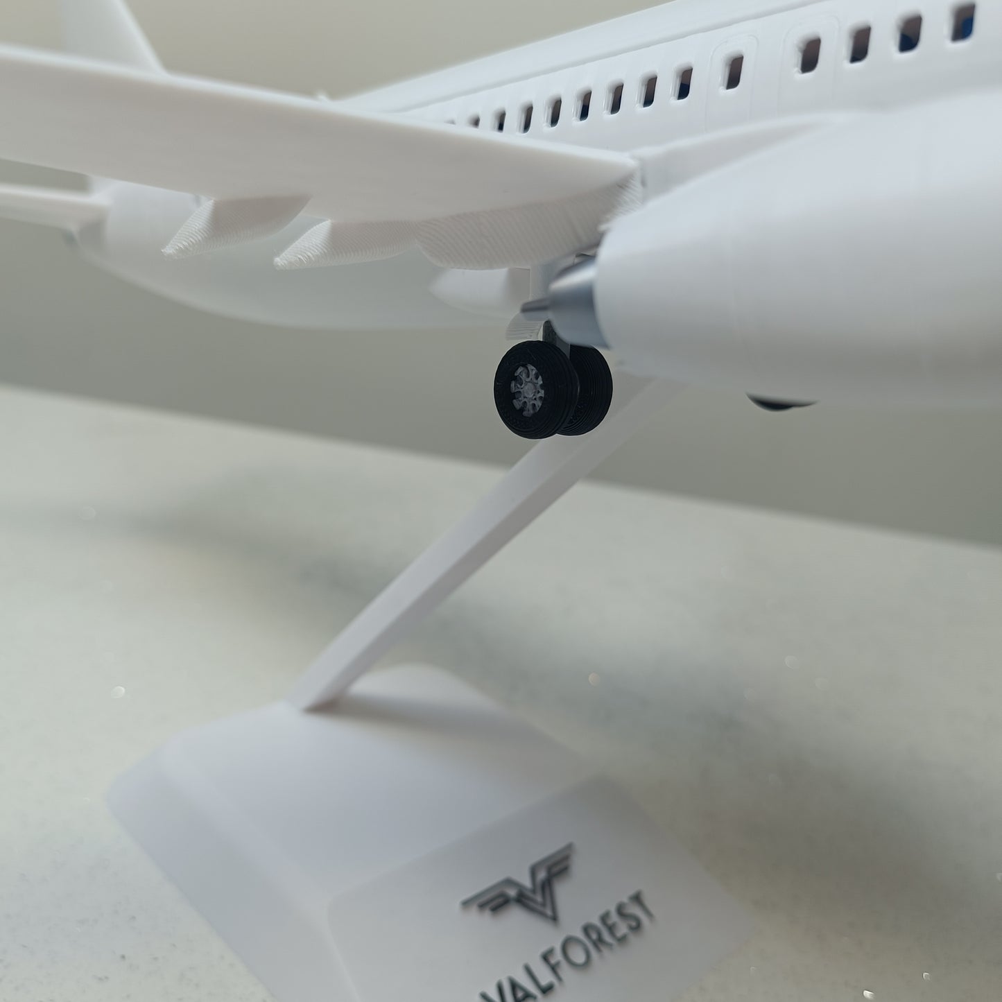 737-800 style aircraft model (1/80 scale) – Magnetic Cockpit