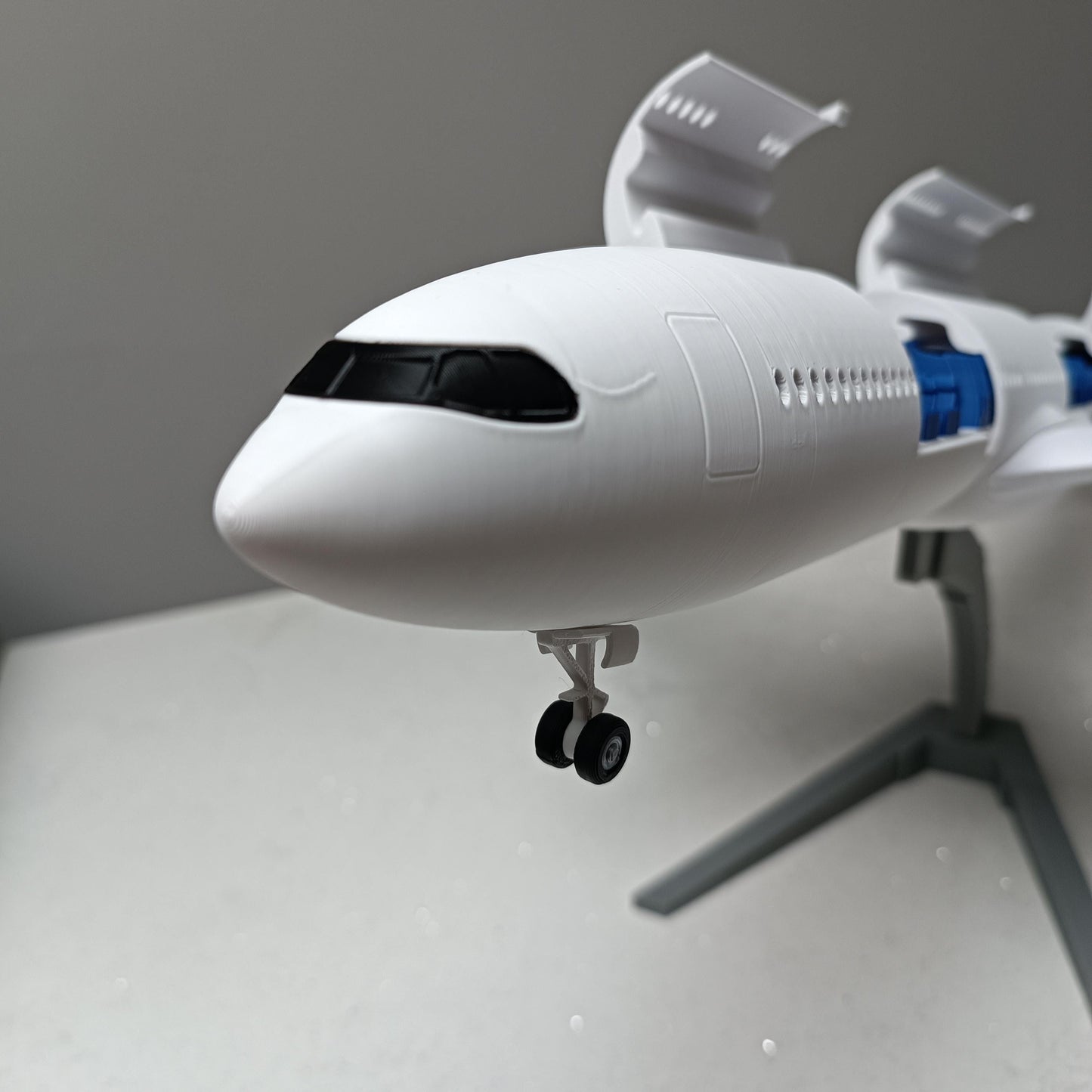 3D Printed Wide-Body Jet Model (A330-Style) – Aviation Display Gift for Pilots & Collectors