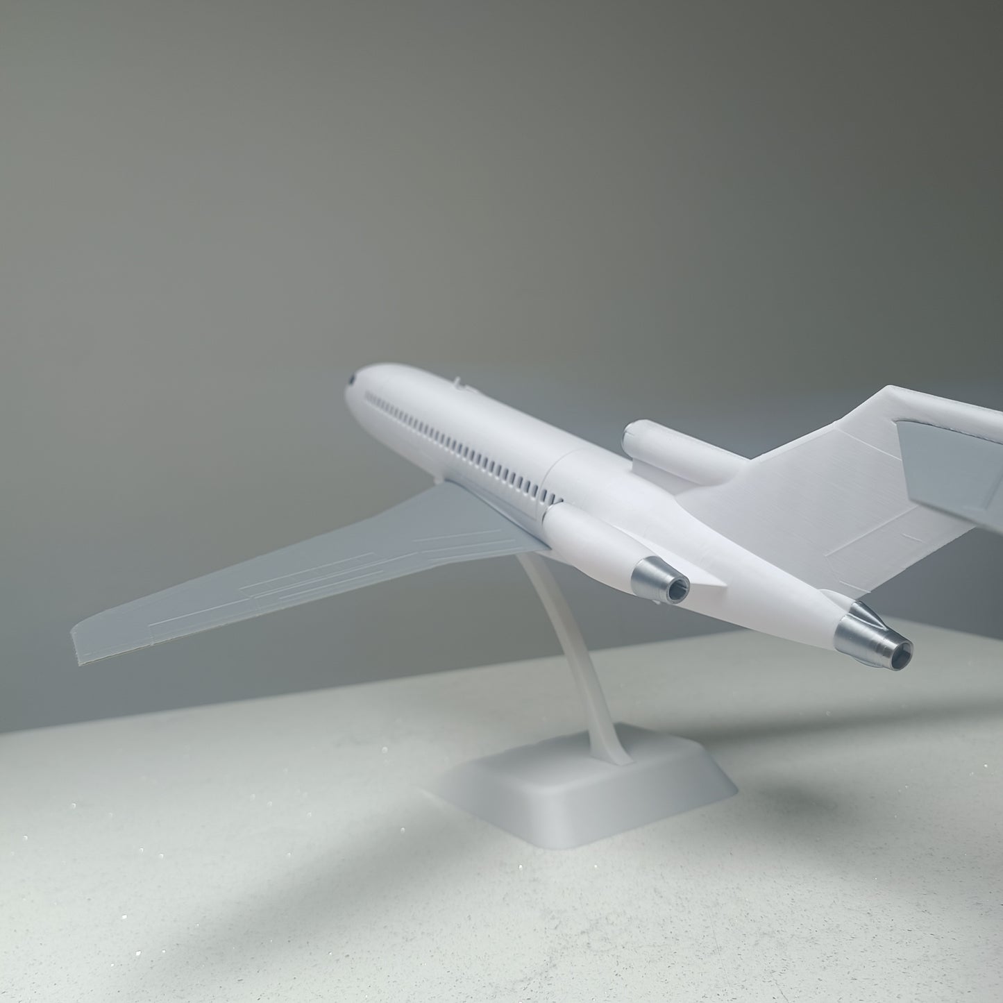 727-100 style aircraft model (1/80 scale)