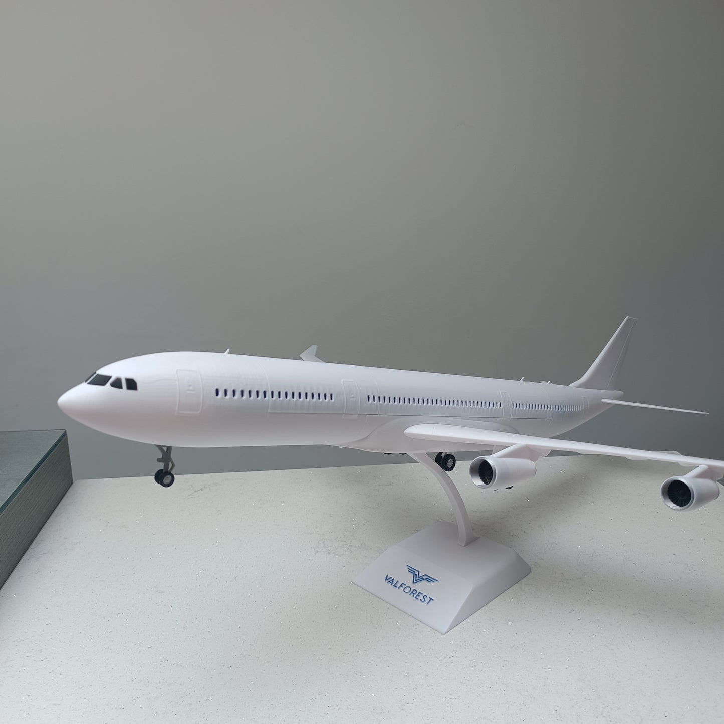 A340-300 - style model plane (1/100 scale)