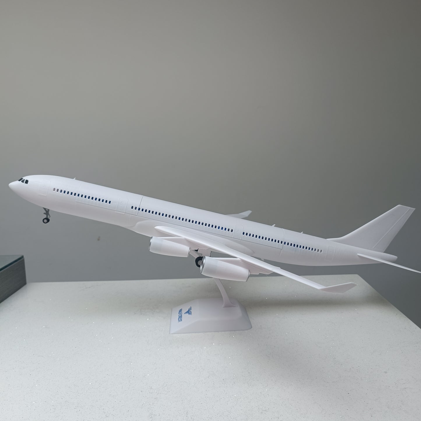 A340-300 - style model plane (1/100 scale)
