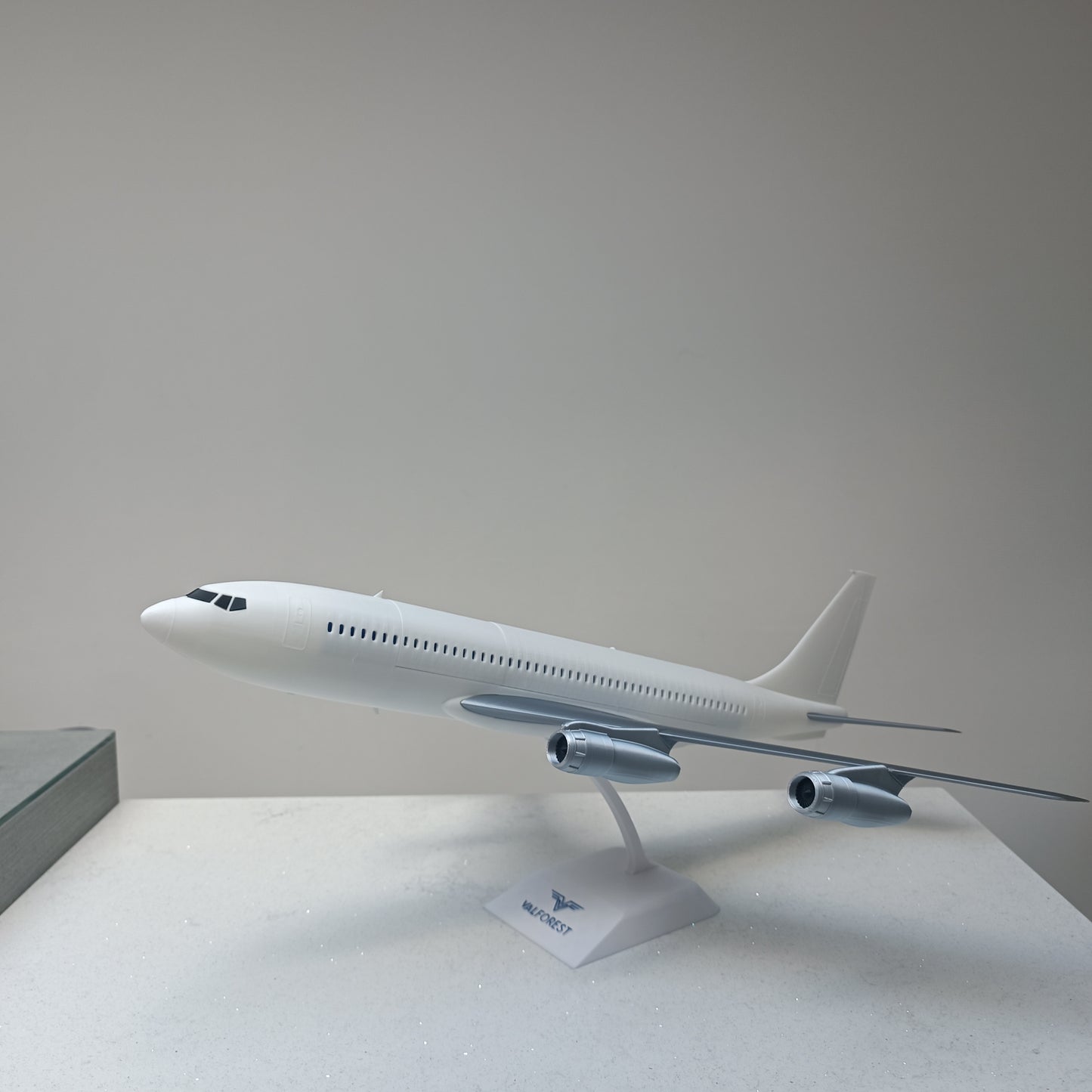 707-2 style aircraft model (1/80 scale)