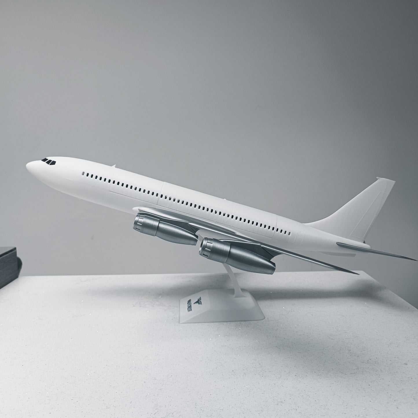 707-2 style aircraft model (1/80 scale)