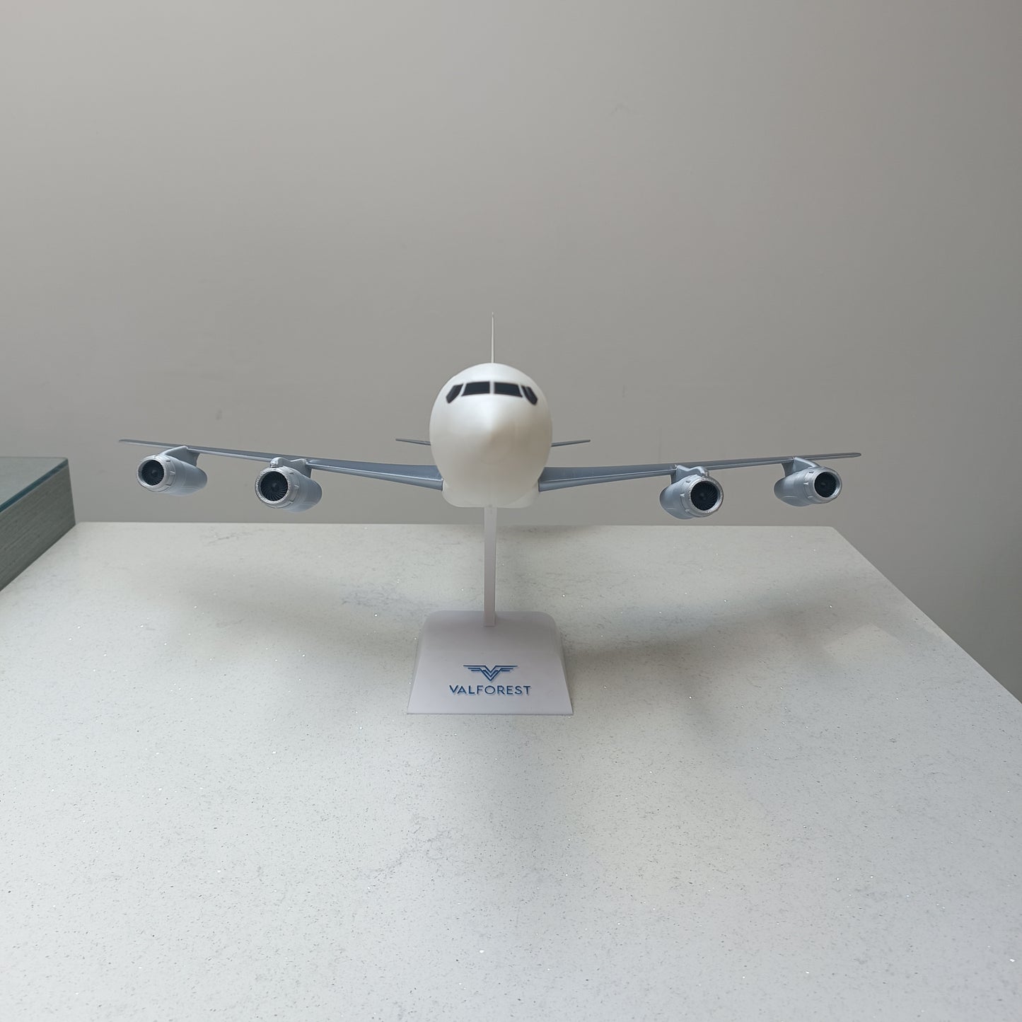707-2 style aircraft model (1/80 scale)