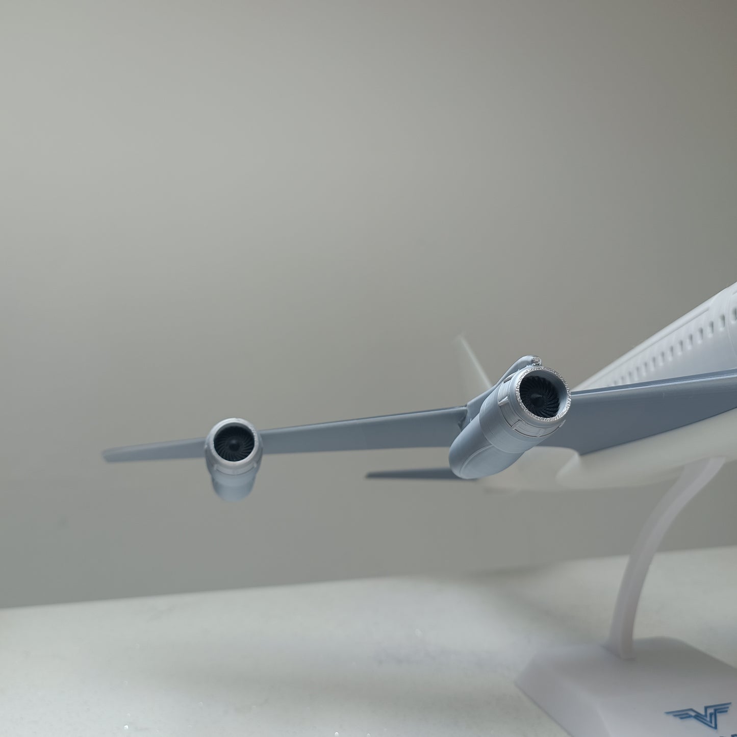 707-2 style aircraft model (1/80 scale)