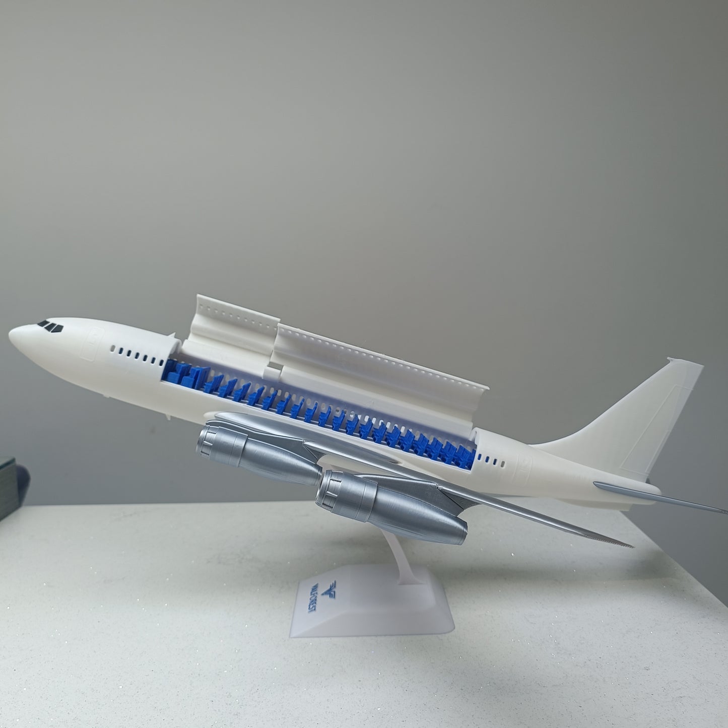 707-2 style aircraft model (1/80 scale)