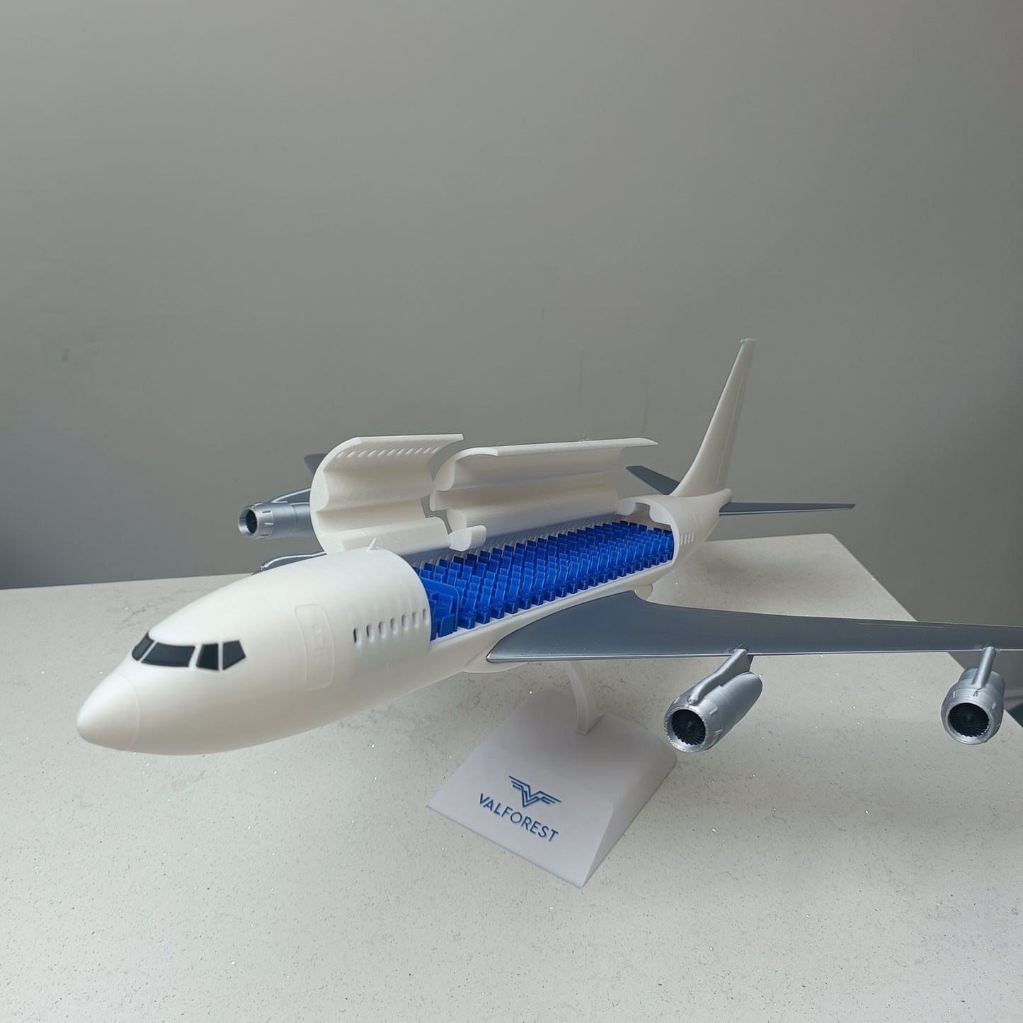 707-2 style aircraft model (1/80 scale)