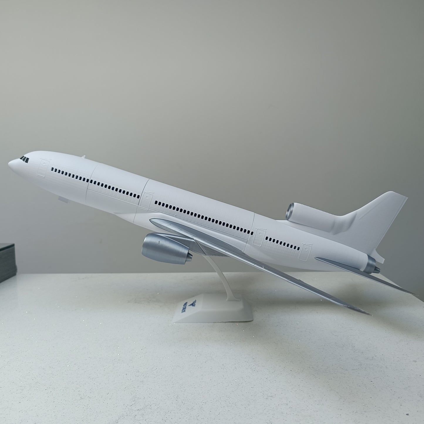 L-1011 Tristar style sircraft (1/100 scale)