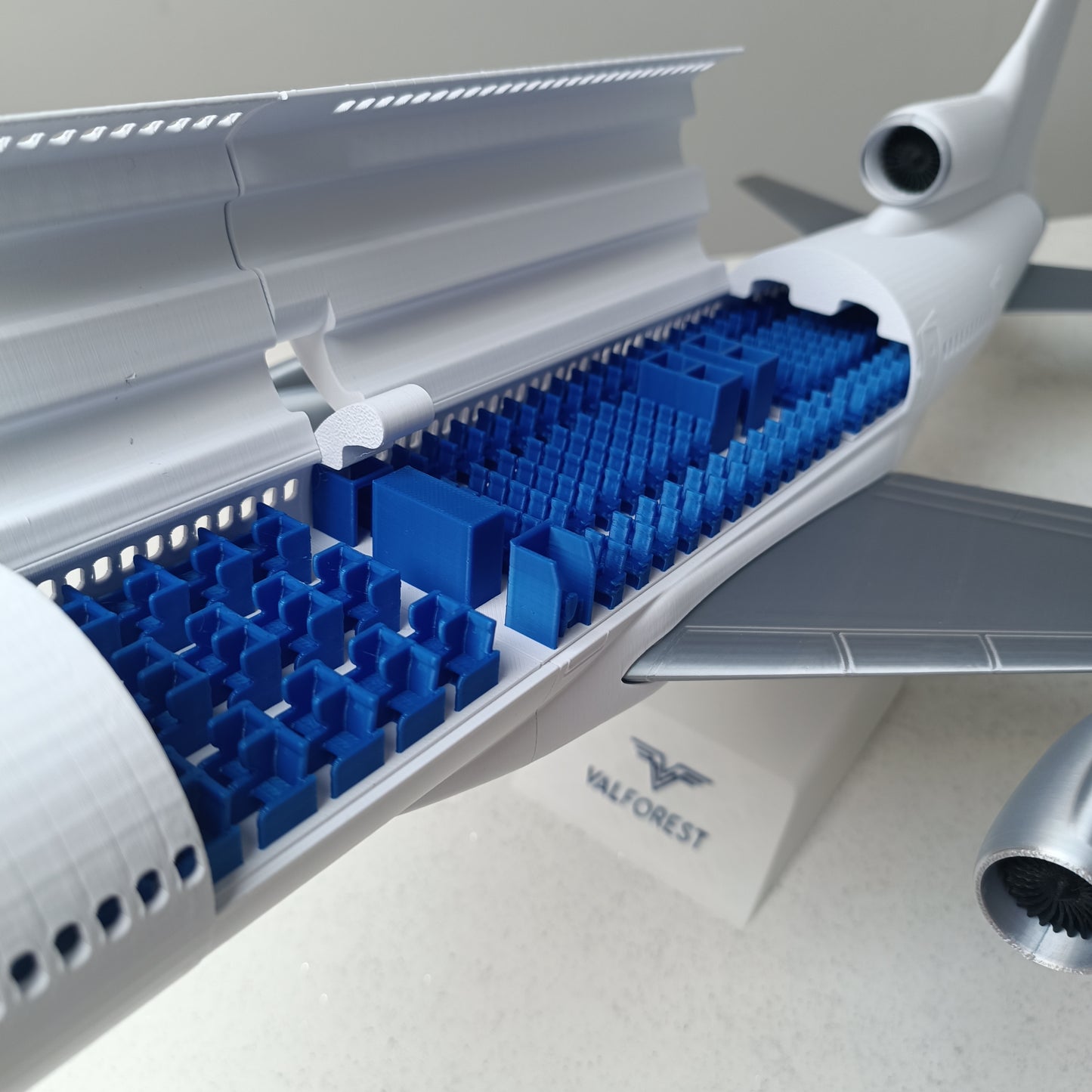 L-1011 Tristar style sircraft (1/100 scale)