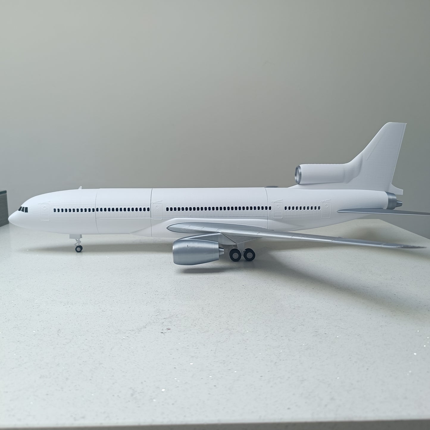 L-1011 Tristar style sircraft (1/100 scale)