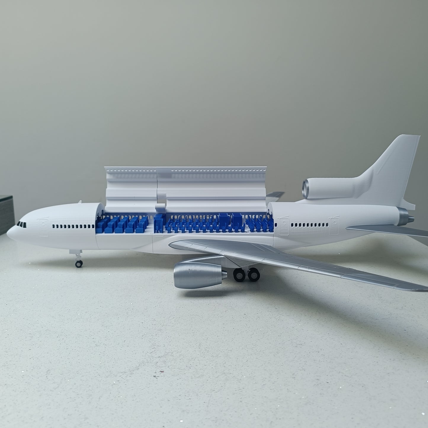 L-1011 Tristar style sircraft (1/100 scale)