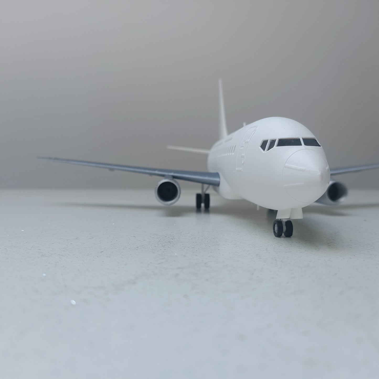 737-100 style aircraft model (1/80 scale)