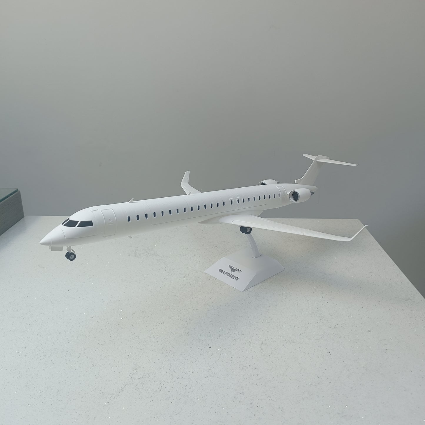 CRJ 900 style aircraft model (1/72 scale) – Magnetic Cockpit