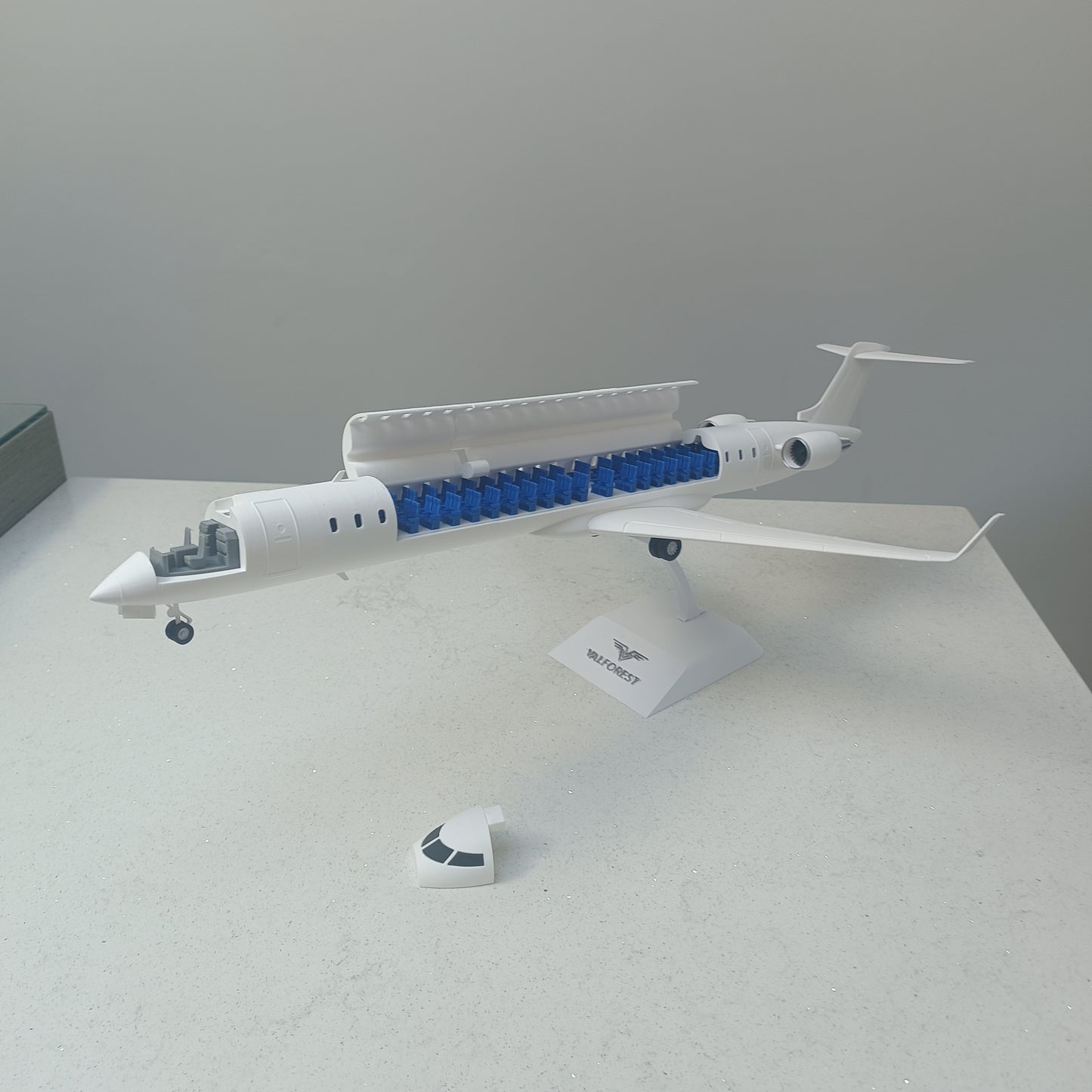 CRJ 900 style aircraft model (1/72 scale) – Magnetic Cockpit