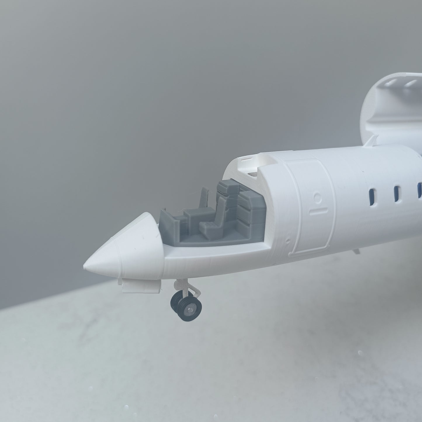 CRJ 900 style aircraft model (1/72 scale) – Magnetic Cockpit