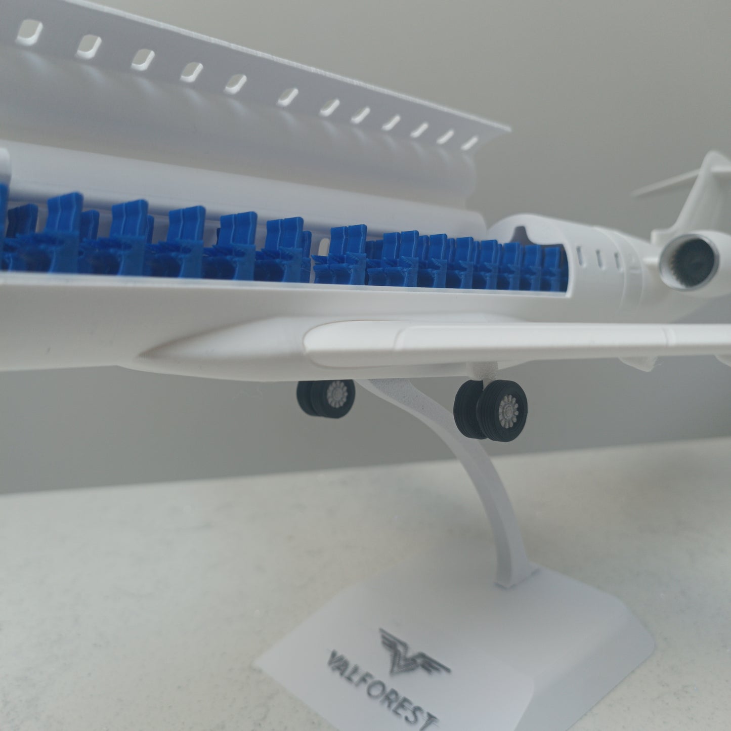 CRJ 900 style aircraft model (1/72 scale) – Magnetic Cockpit