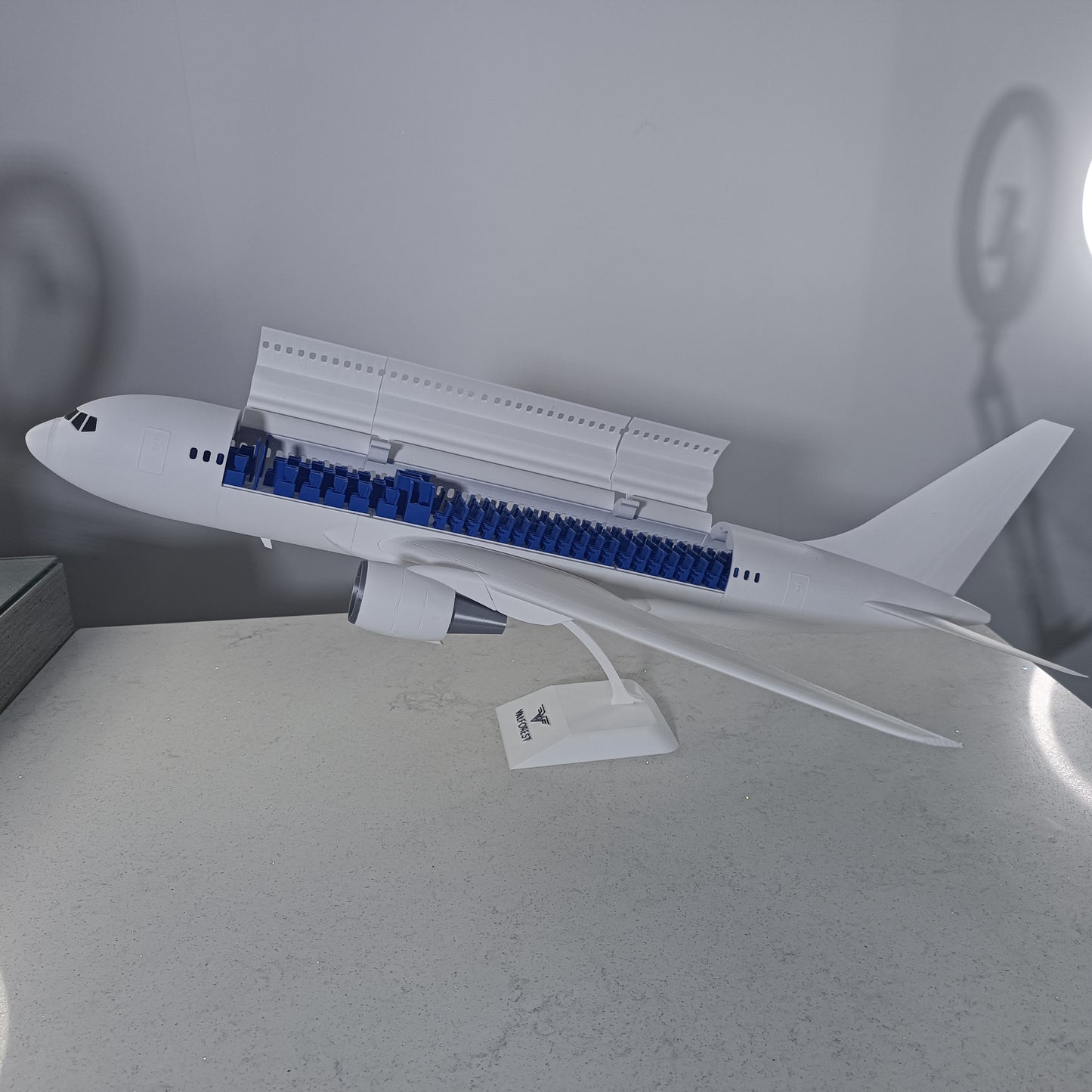 767-200 style aircraft model (1/80 scale)