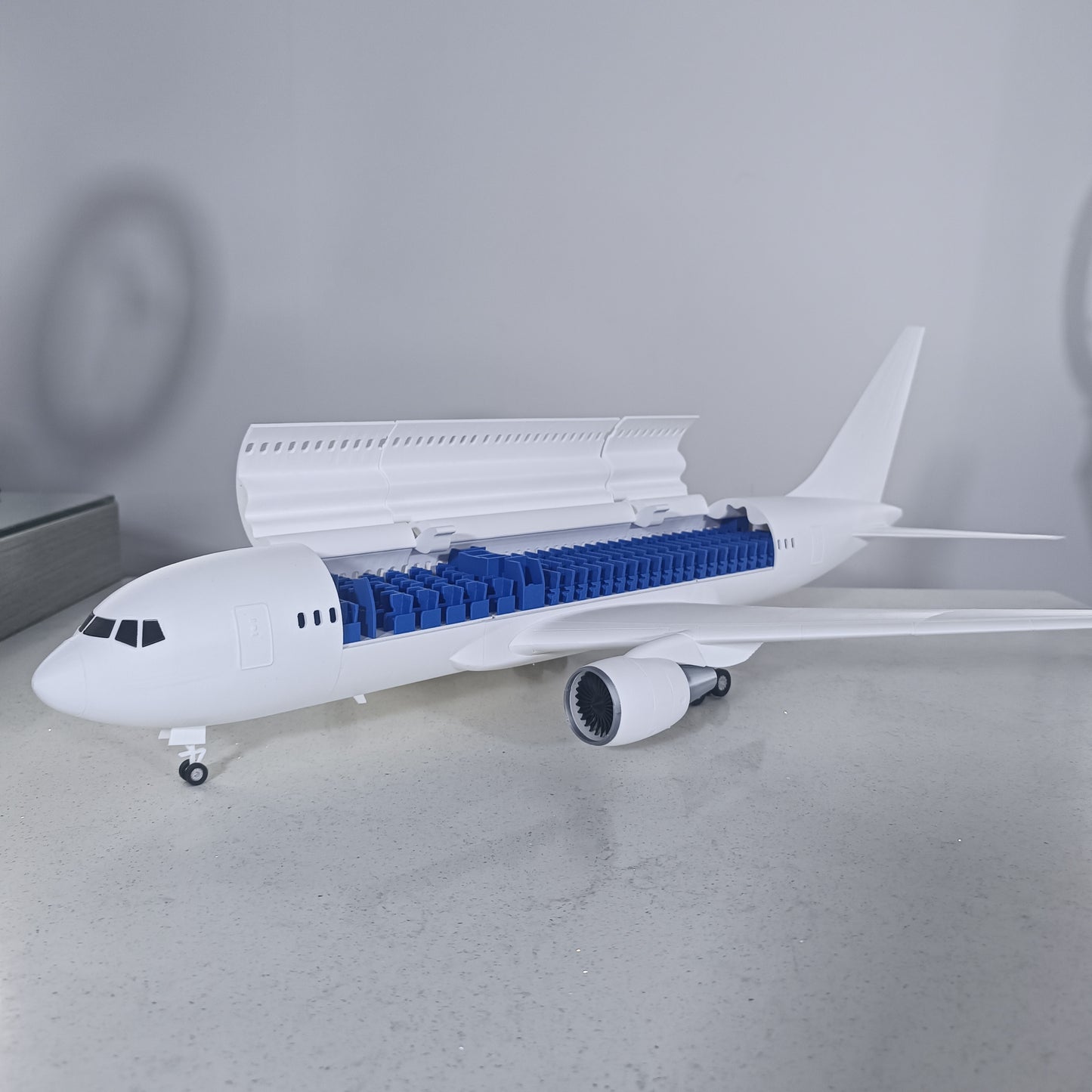 767-200 style aircraft model (1/80 scale)