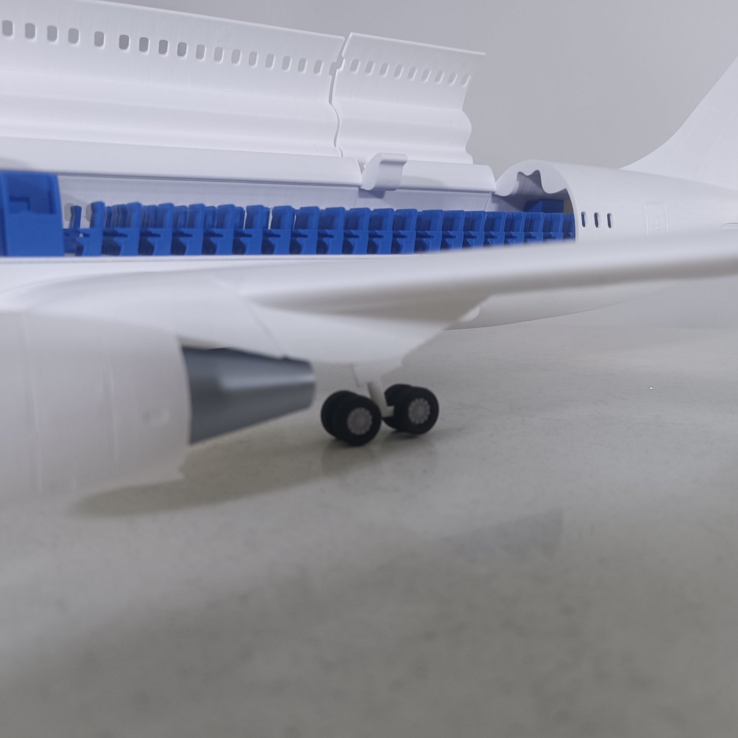 767-200 style aircraft model (1/80 scale)
