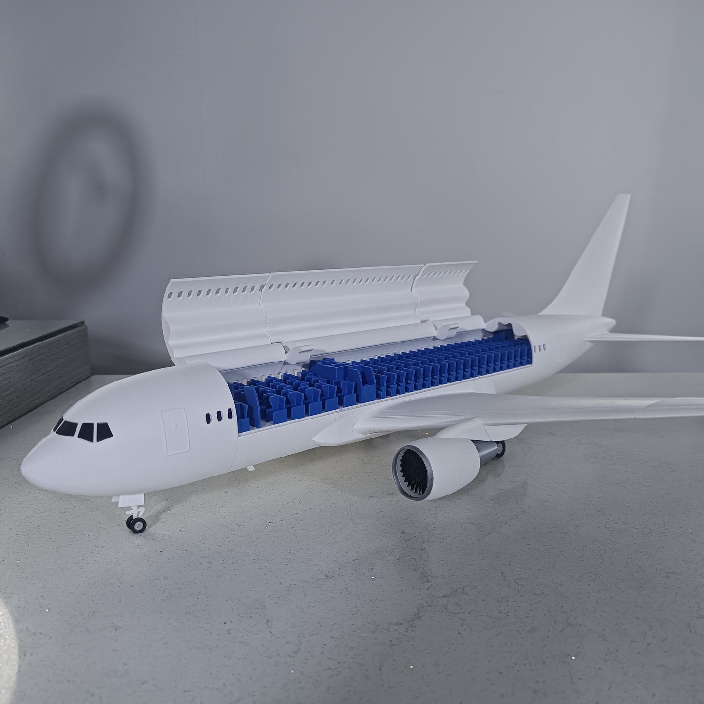 767-200 style aircraft model (1/80 scale)