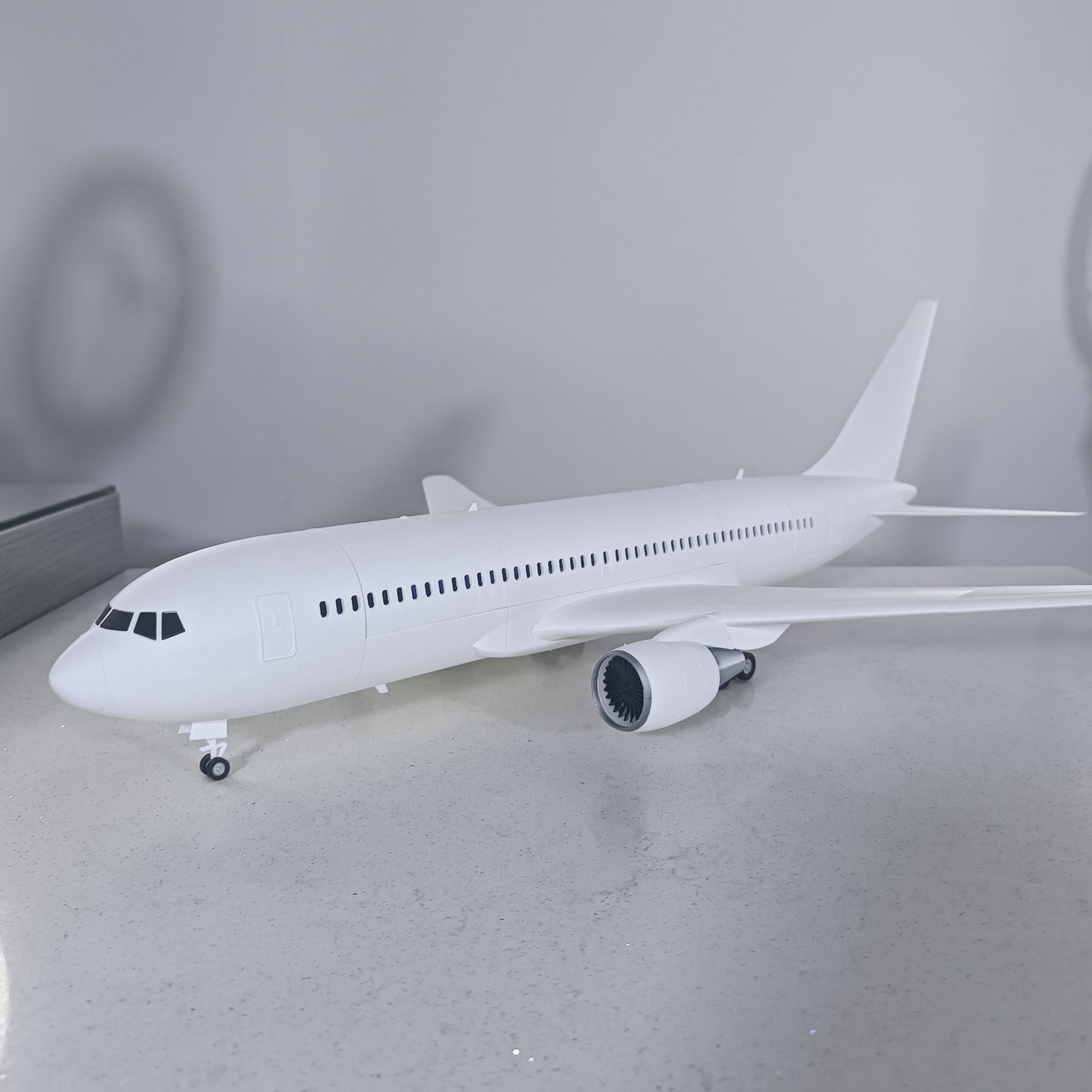767-200 style aircraft model (1/80 scale)