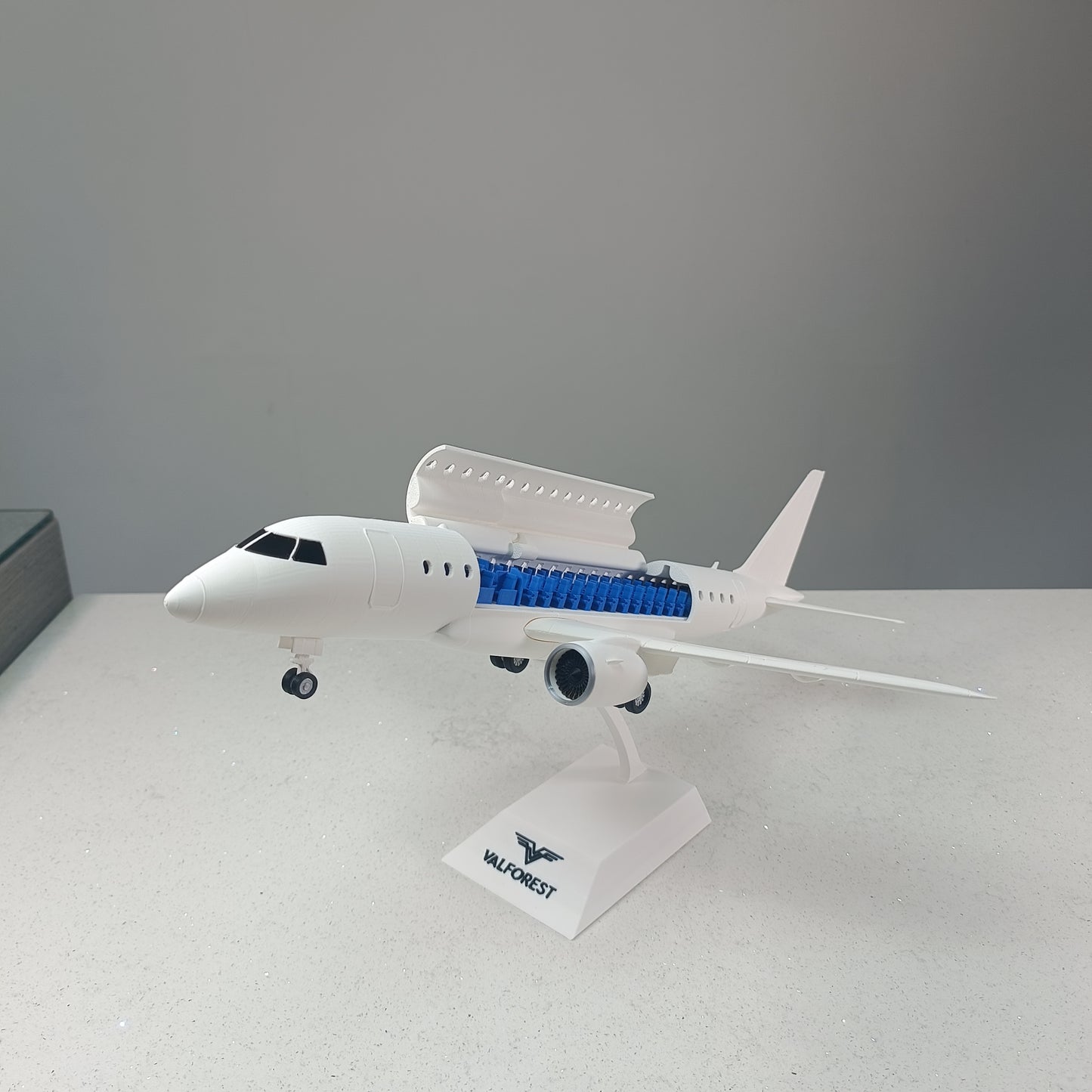 E175 style aircraft (1/80 scale)