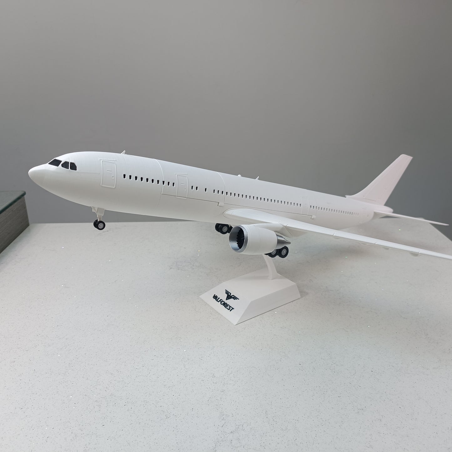 A300 style aircraft model (1/100 scale)