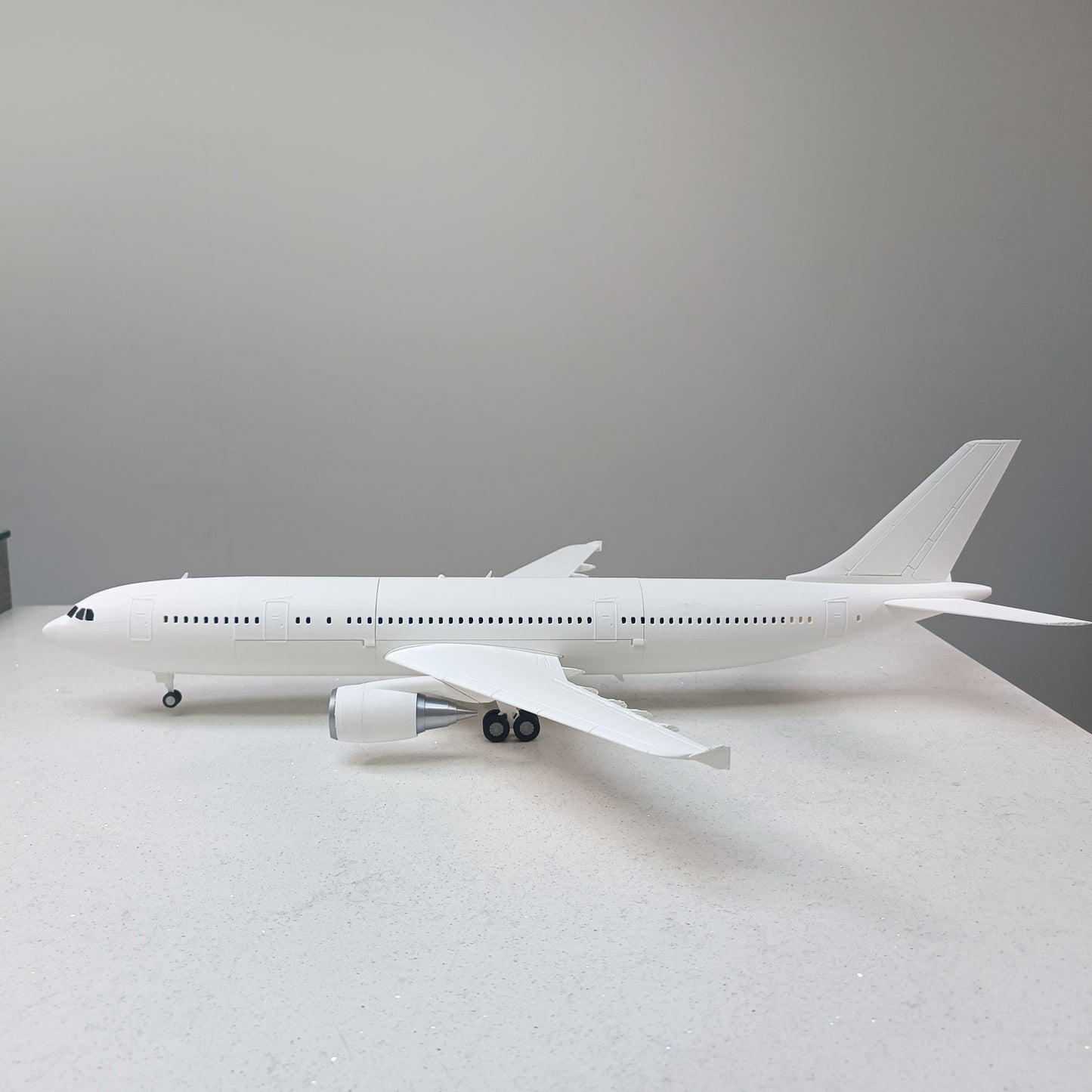 A300 style aircraft model (1/100 scale)