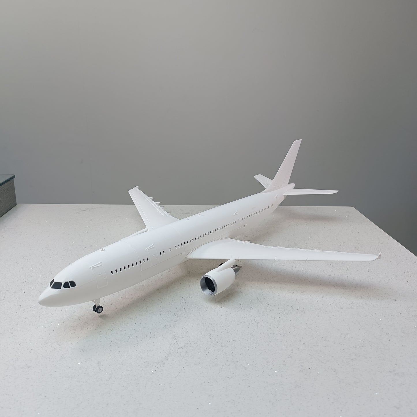 A300 style aircraft model (1/100 scale)
