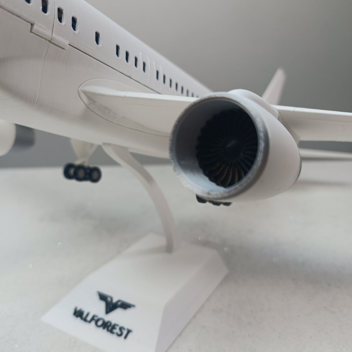 757-200 style aircraft model (1/80 scale)