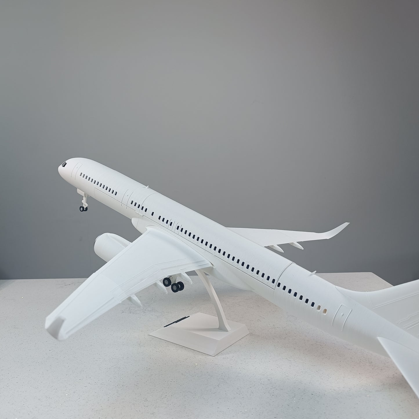757-200 style aircraft model (1/80 scale)