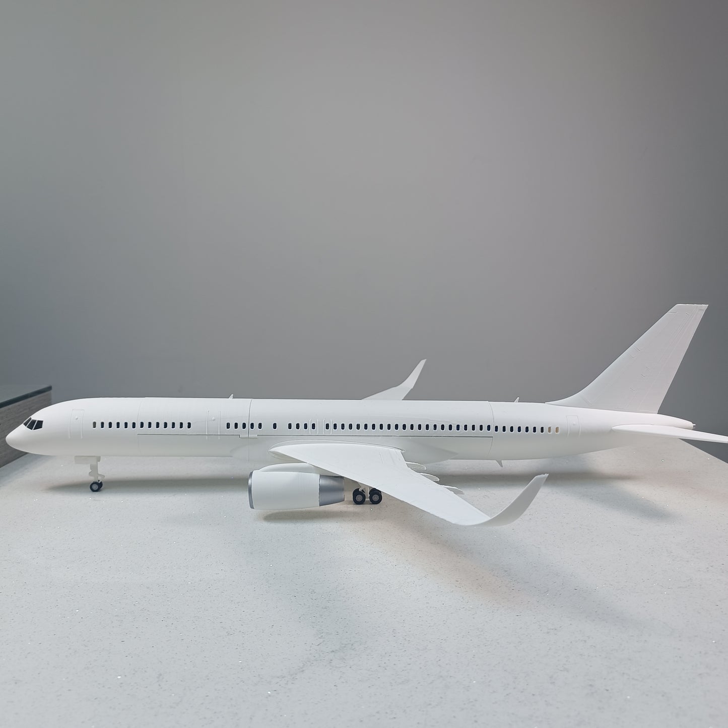 757-200 style aircraft model (1/80 scale)