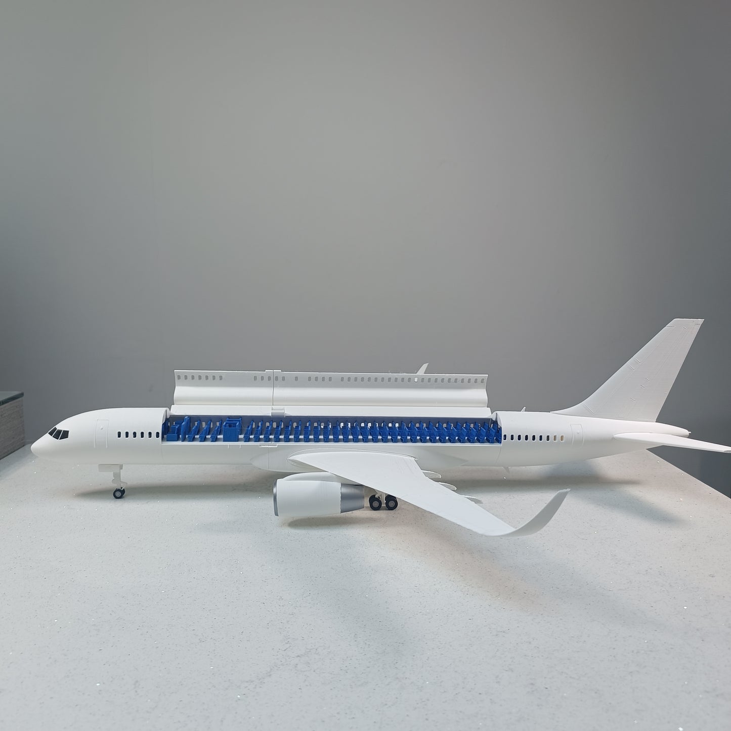 757-200 style aircraft model (1/80 scale)
