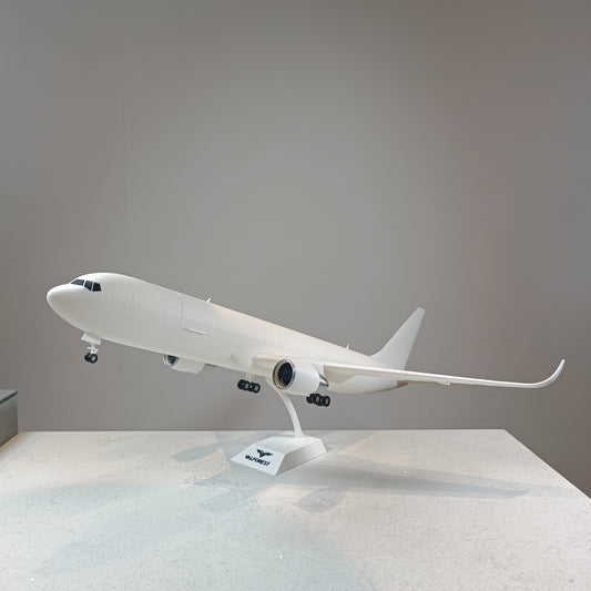 767-300F style aircraft model (1/80 scale)