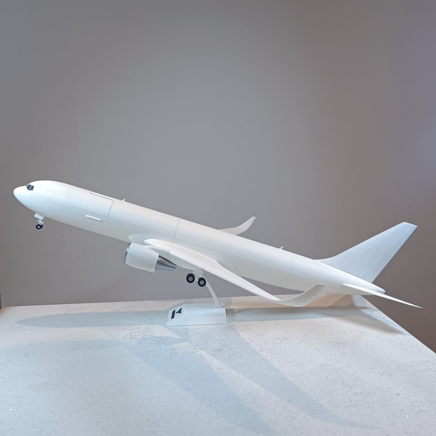 767-300F style aircraft model (1/80 scale)