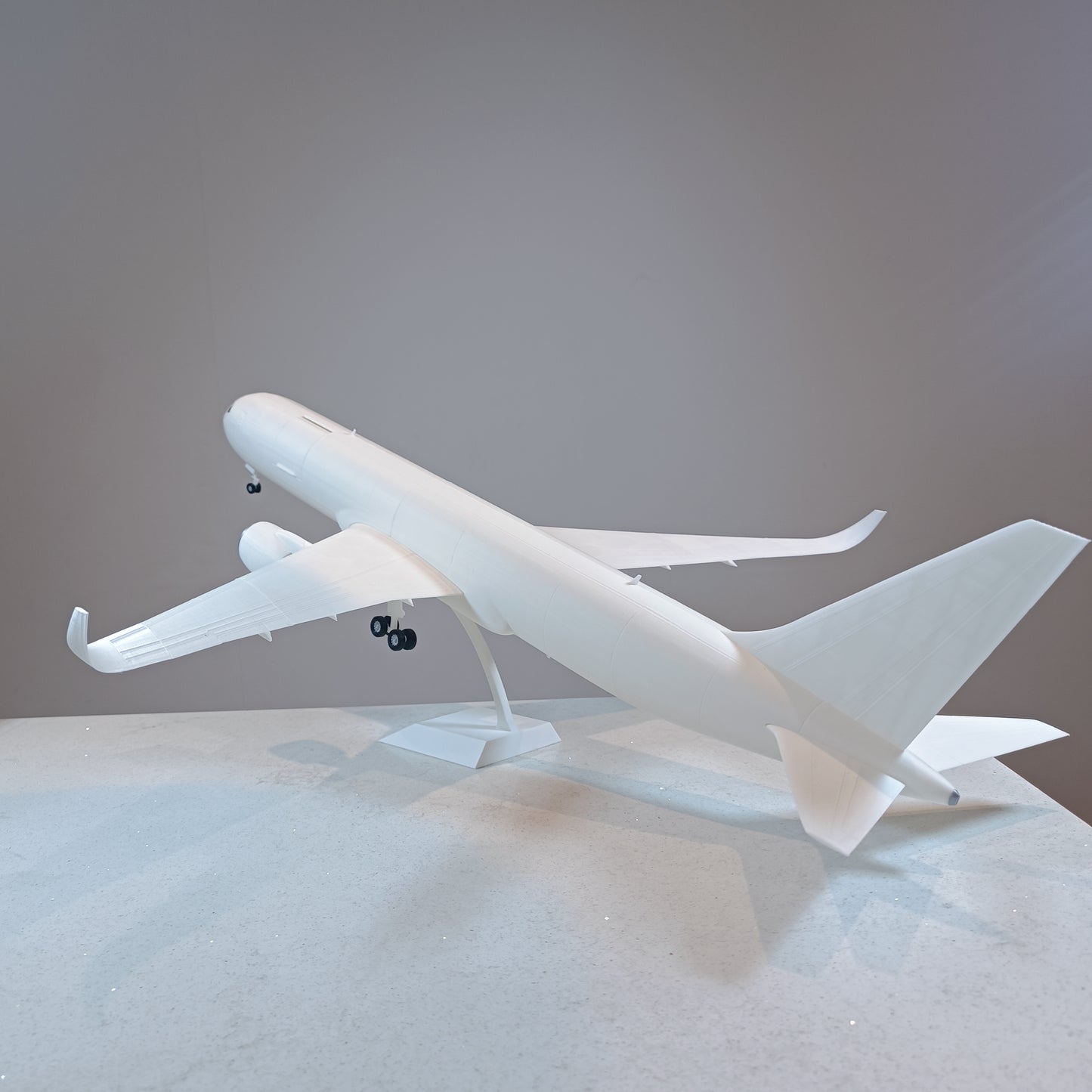 767-300F style aircraft model (1/80 scale)