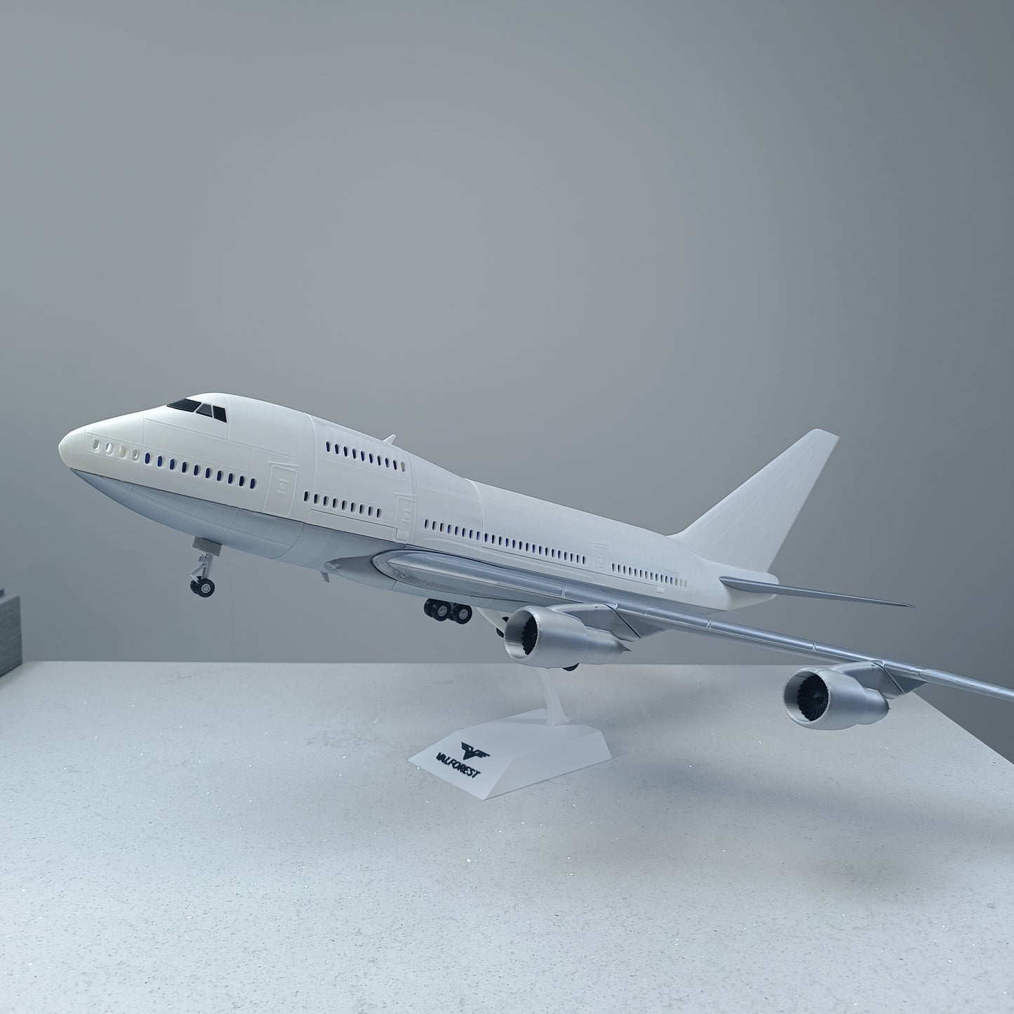 747SP style aircraft model (1/100 scale)