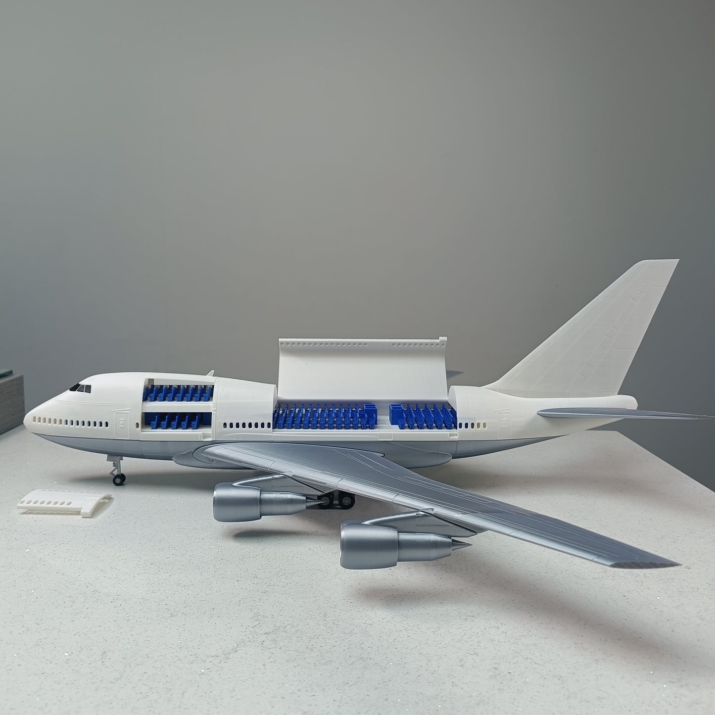 747SP style aircraft model (1/100 scale)
