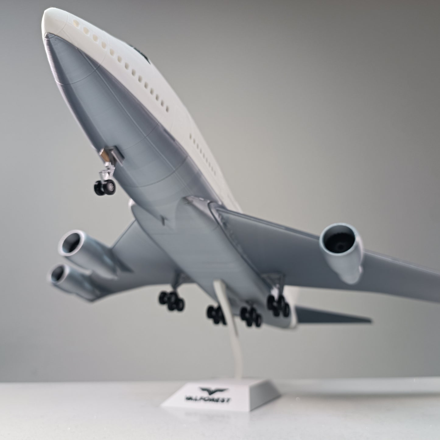 747SP style aircraft model (1/100 scale)