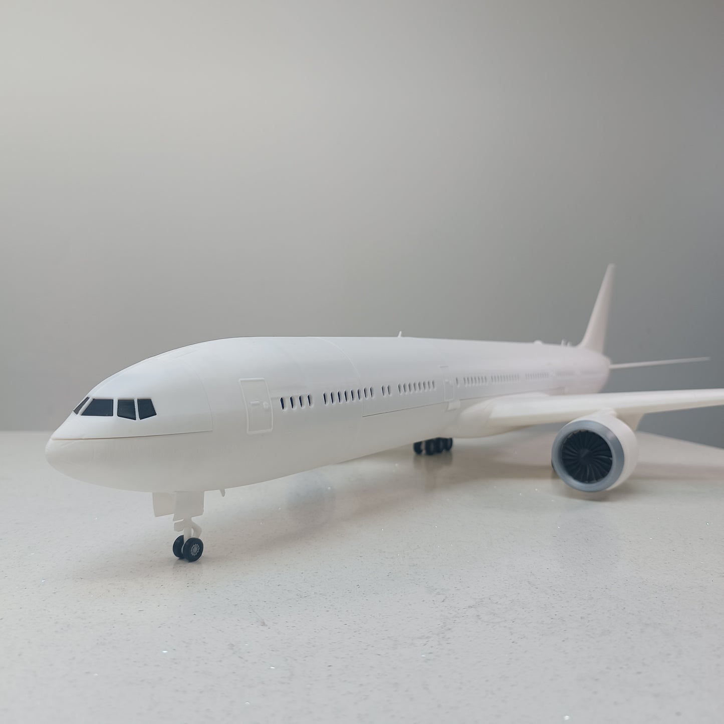 777X - style model plane (1/100 scale)