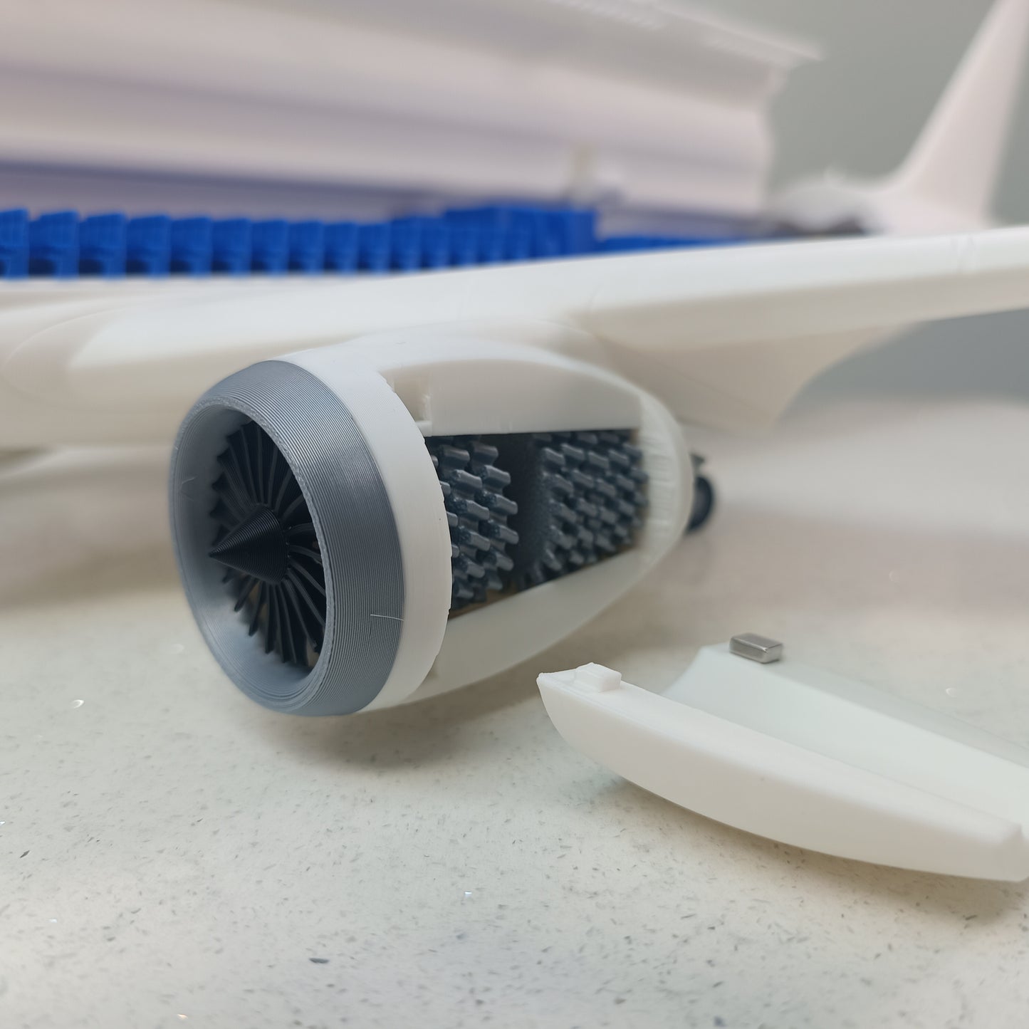 777X - style model plane (1/100 scale)
