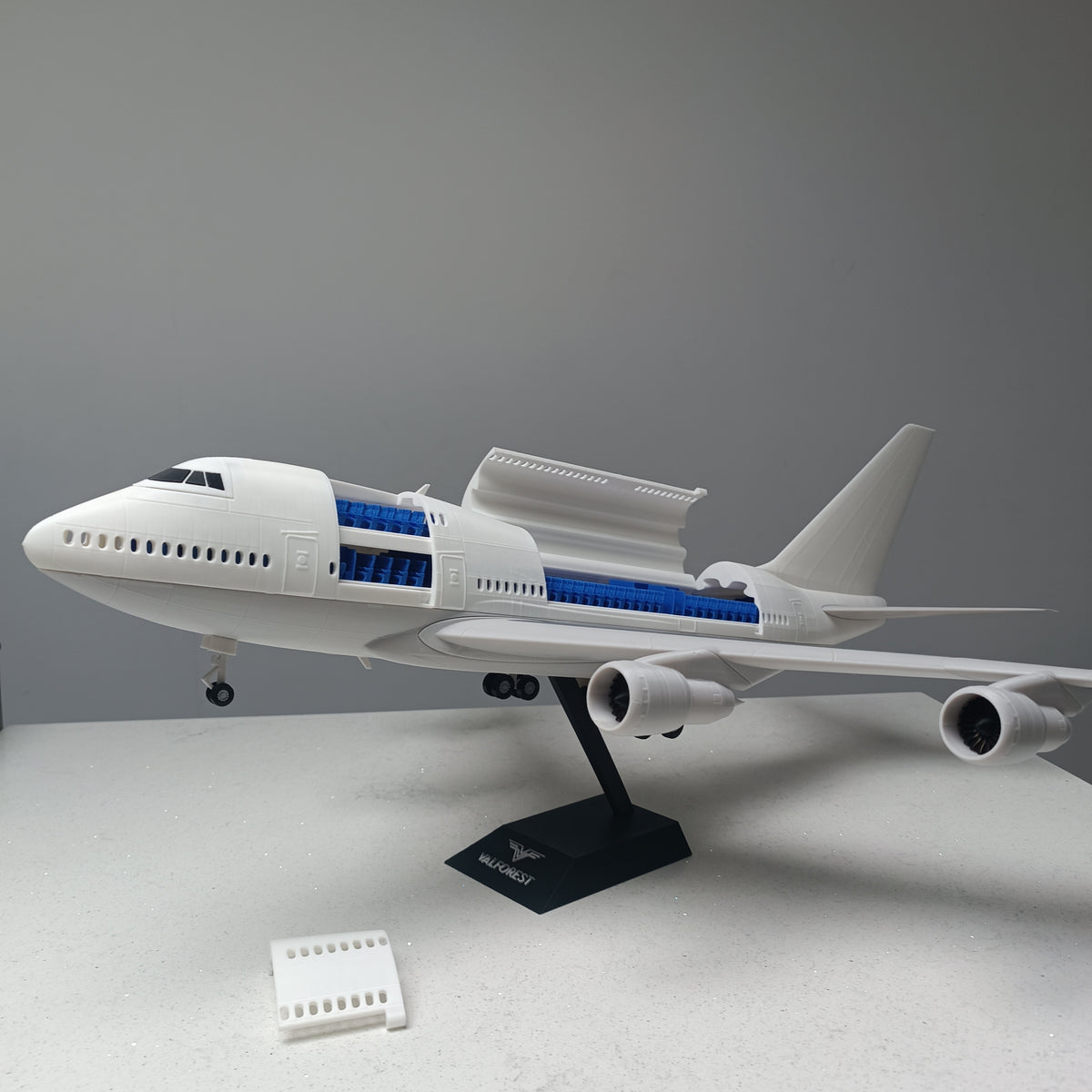 747SP style aircraft model (1/100 scale)