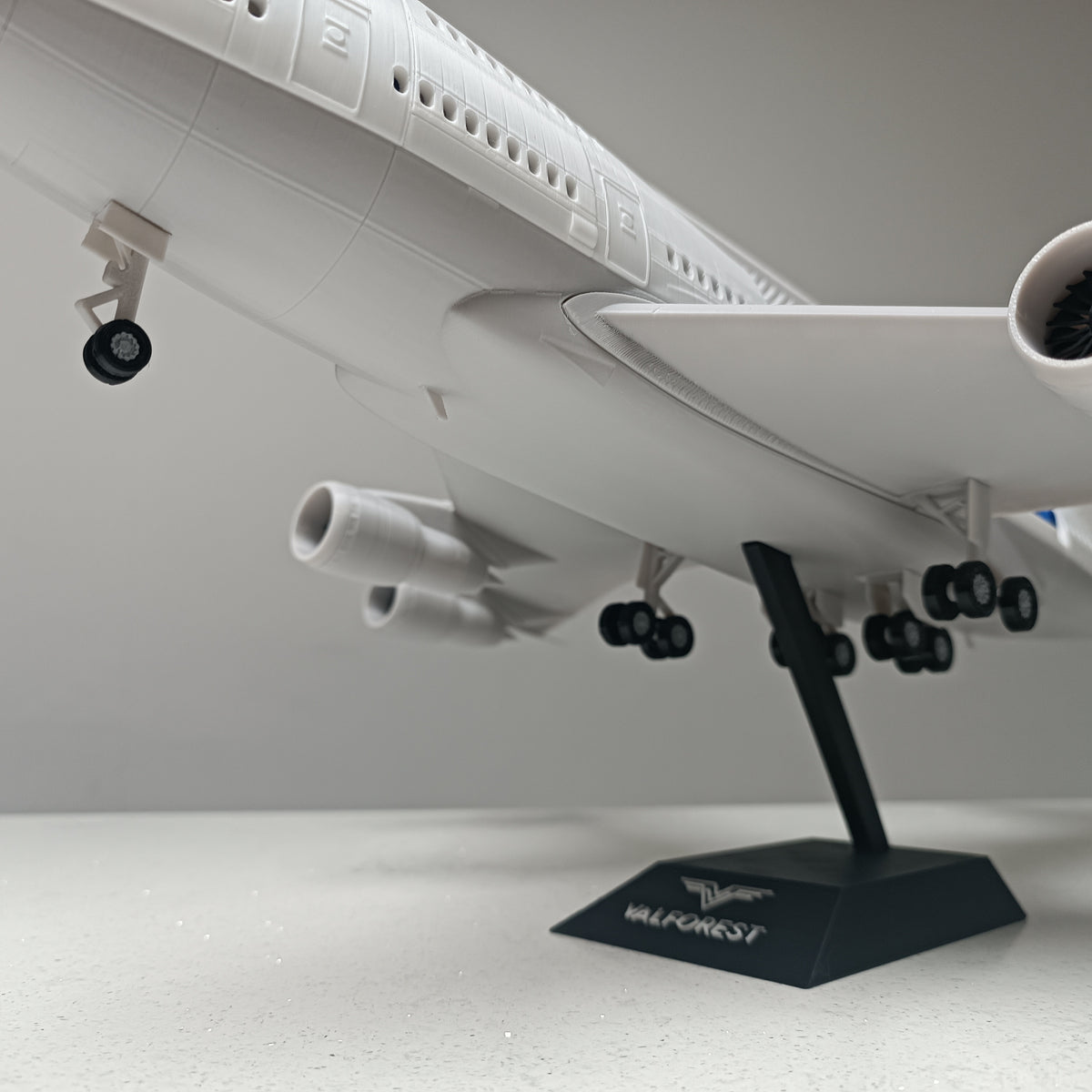 747SP style aircraft model (1/100 scale)
