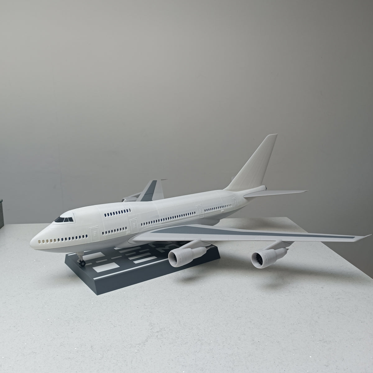 747SP style aircraft model (1/100 scale)