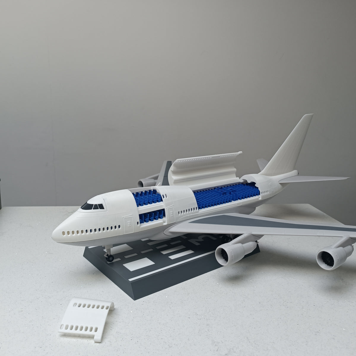 747SP style aircraft model (1/100 scale)