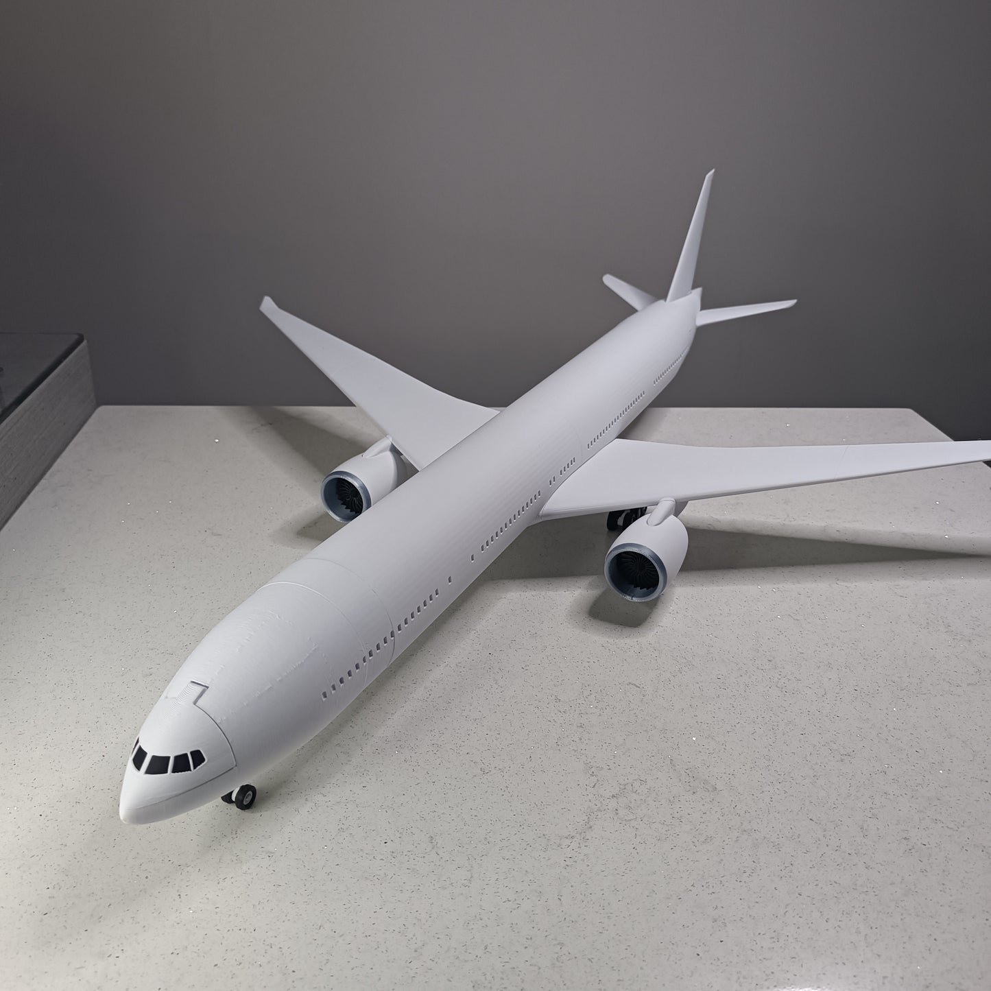 777-300er - style model plane
