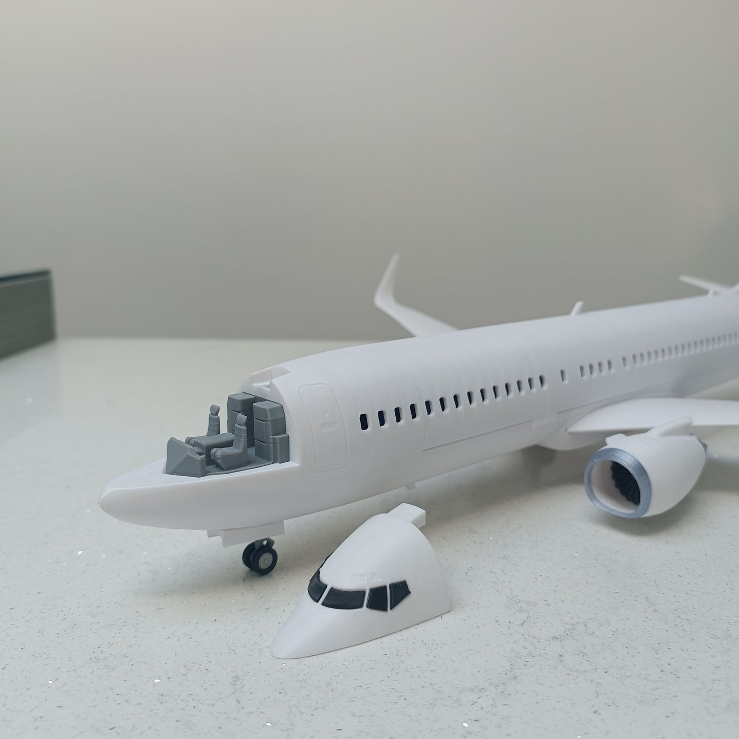 737-800 style aircraft model (1/80 scale) – Magnetic Cockpit