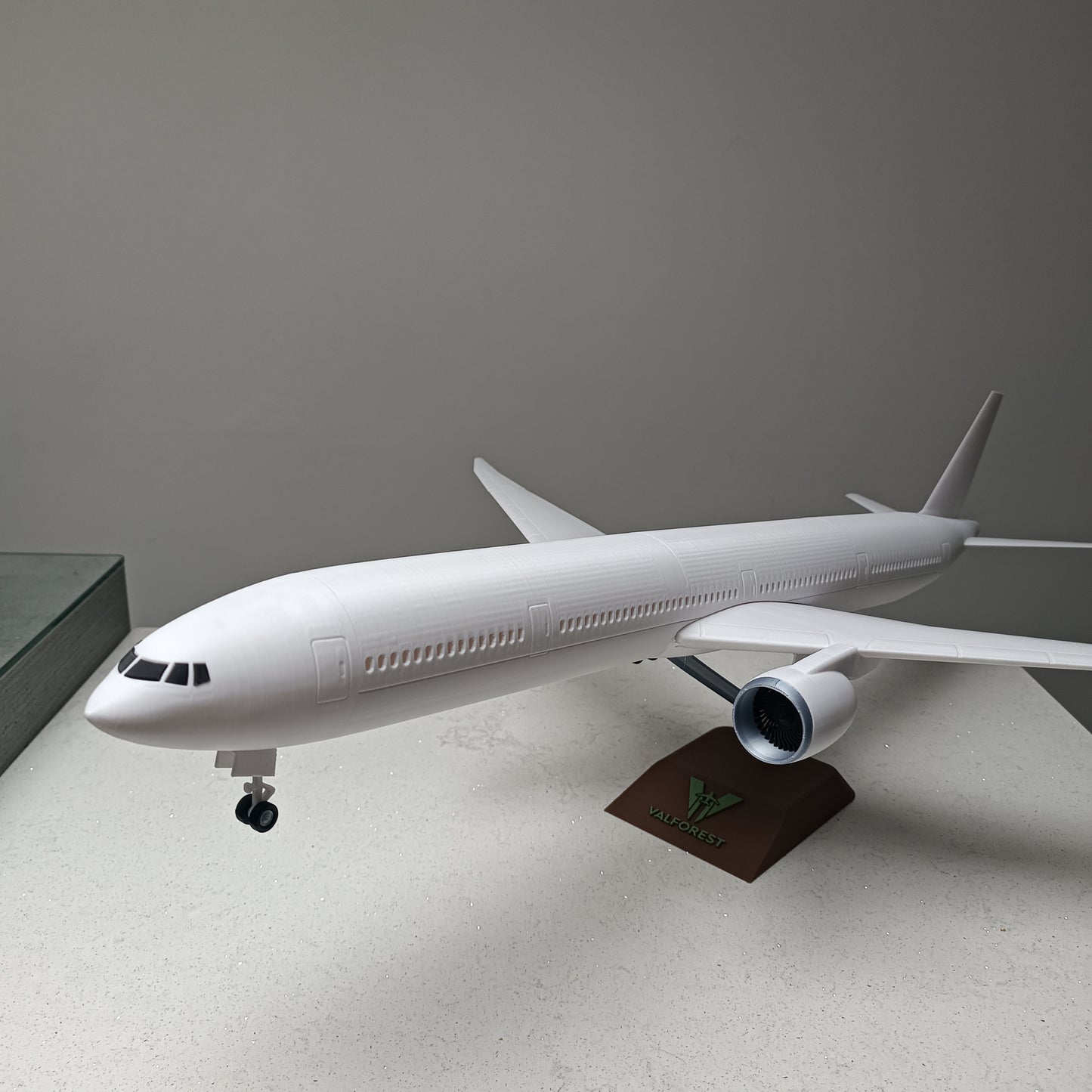 777-300er - style model plane (1/144 scale)